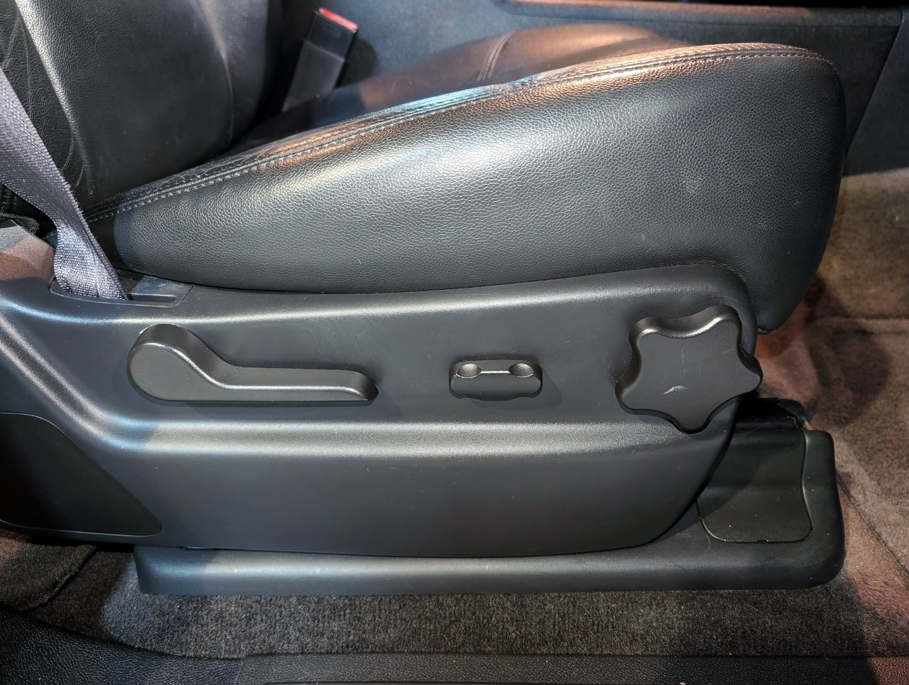 Used 2014 Chevrolet Suburban LT AWD/4WD image 33