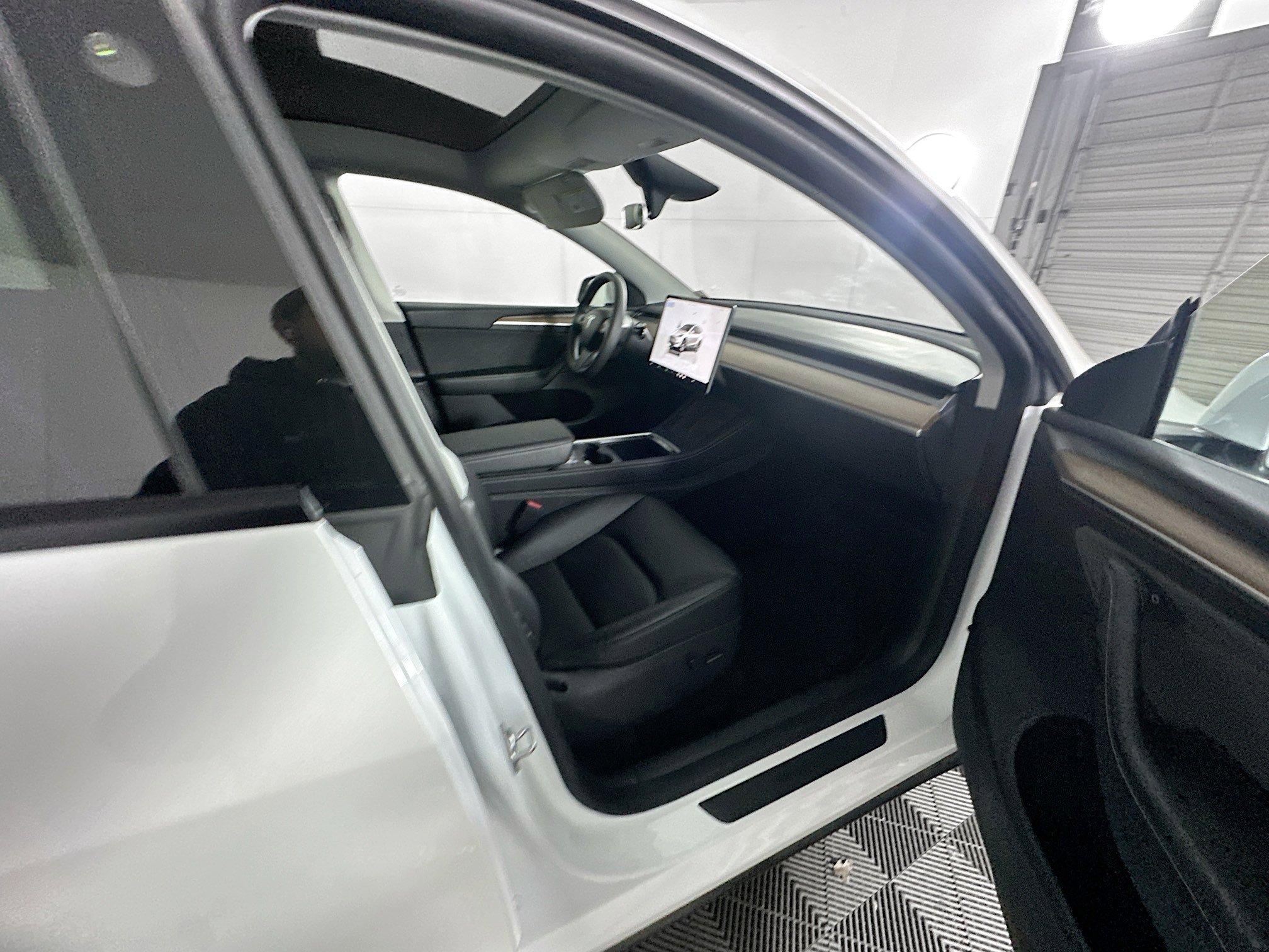 Used 2023 Tesla Model Y RWD image 31