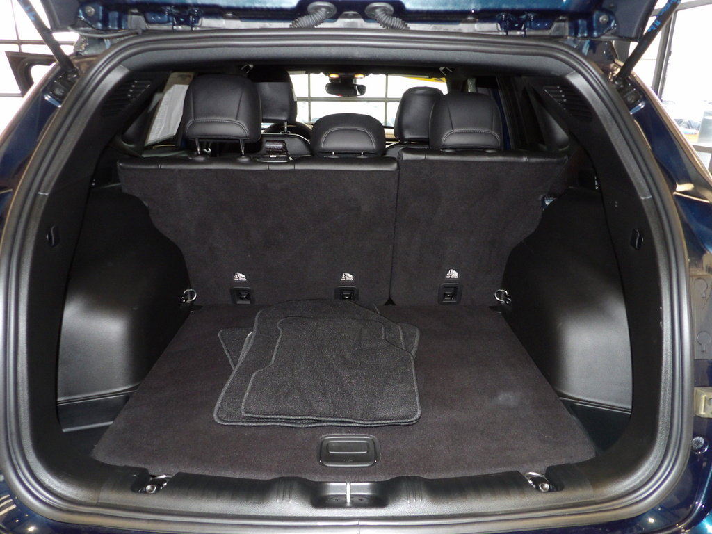 Used 2024 Jeep Compass Limited image 18