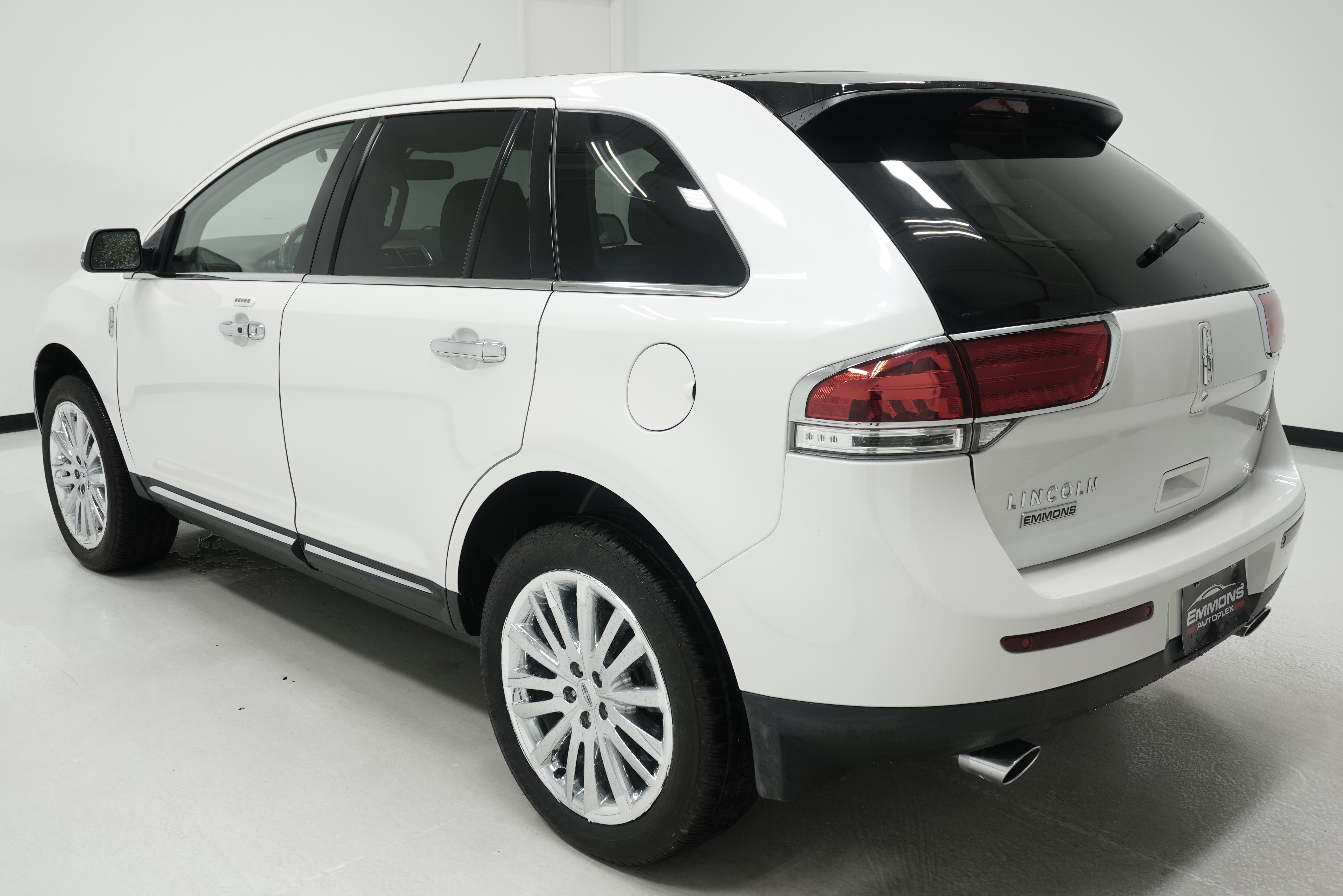 Used 2014 Lincoln MKX FWD w/ Equipment Group 102A image 6