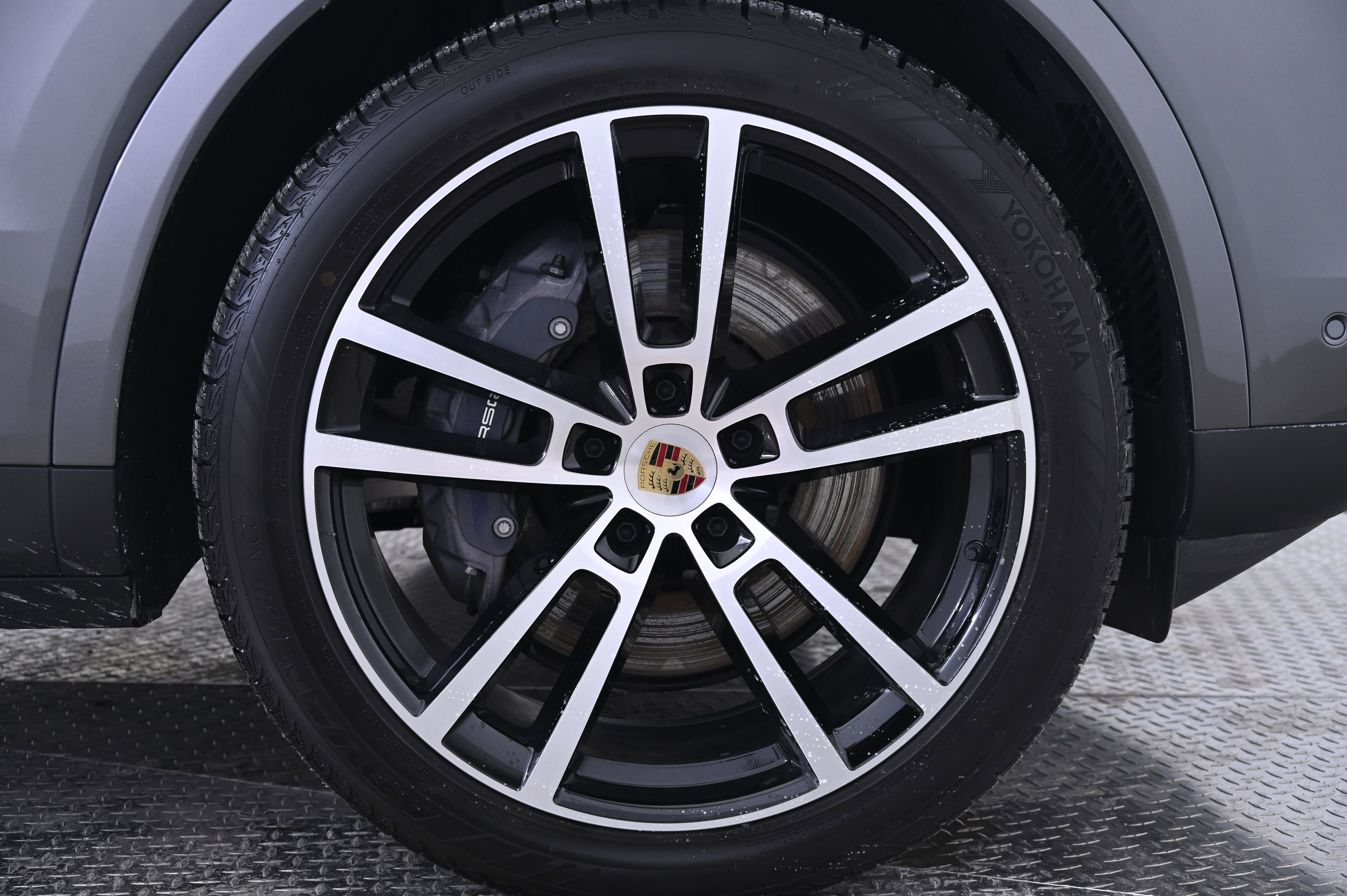 Certified 2024 Porsche Cayenne Coupe image 14