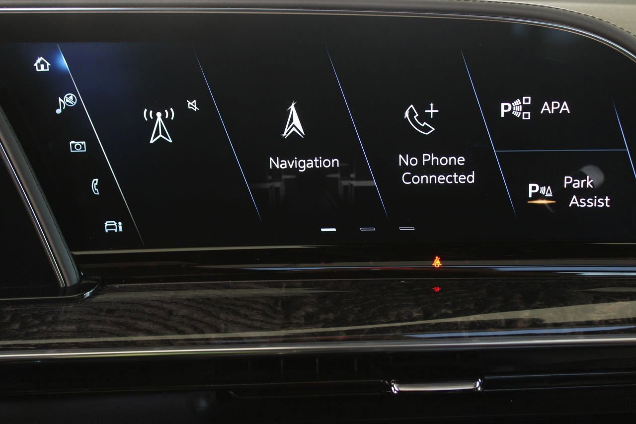 Used 2021 Cadillac Escalade Premium Luxury w/ Driver Assist Tech Package AWD/4WD image 26