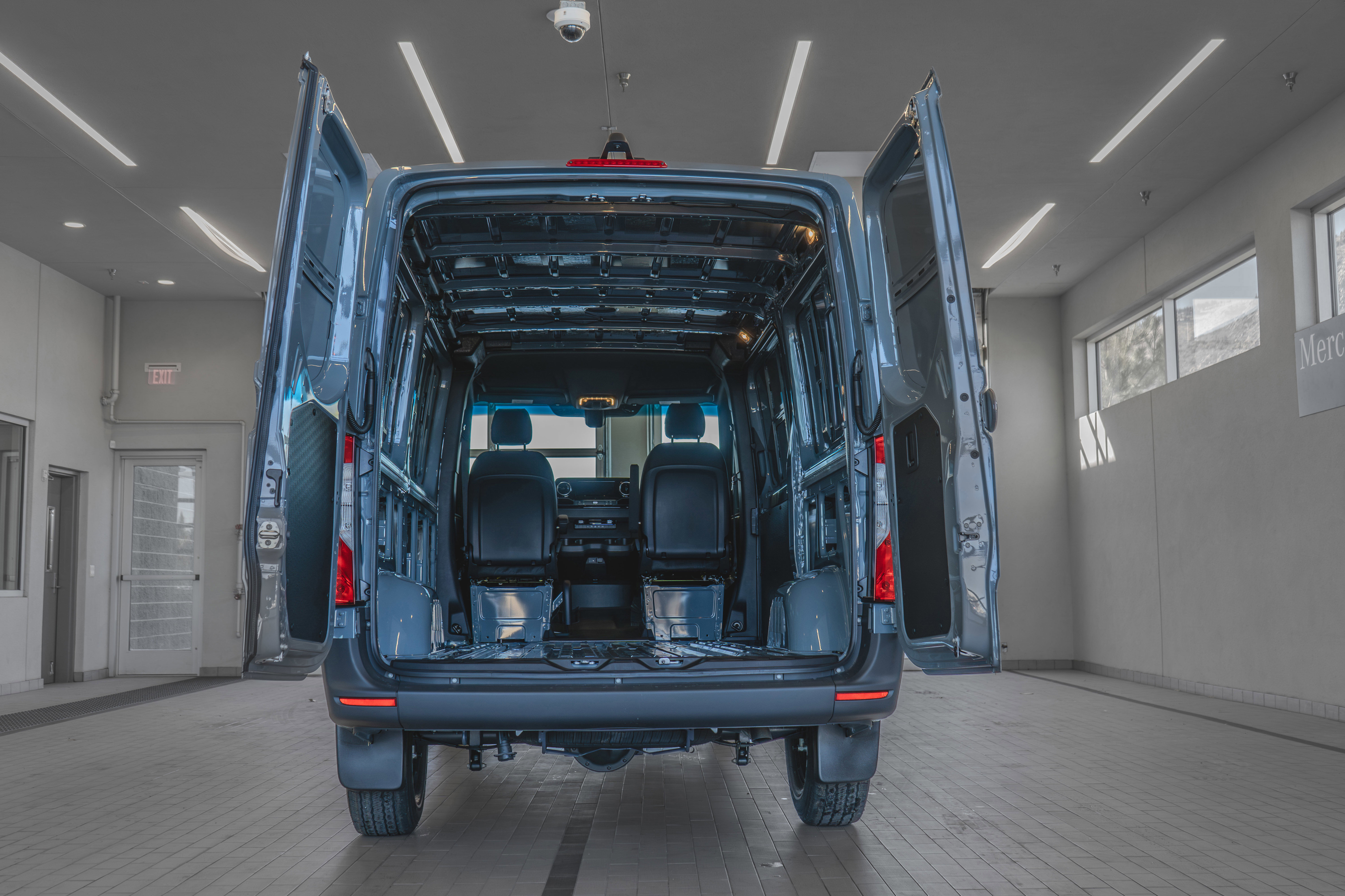 Used 2025 Mercedes-Benz Sprinter 2500 image 16