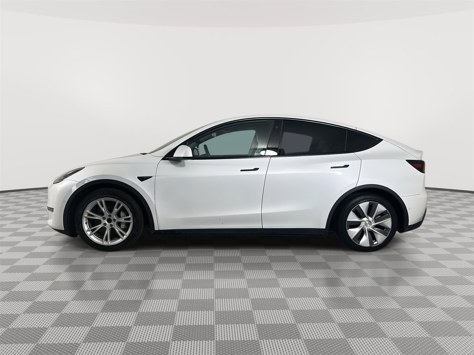 Used 2021 Tesla Model Y Long Range image 4