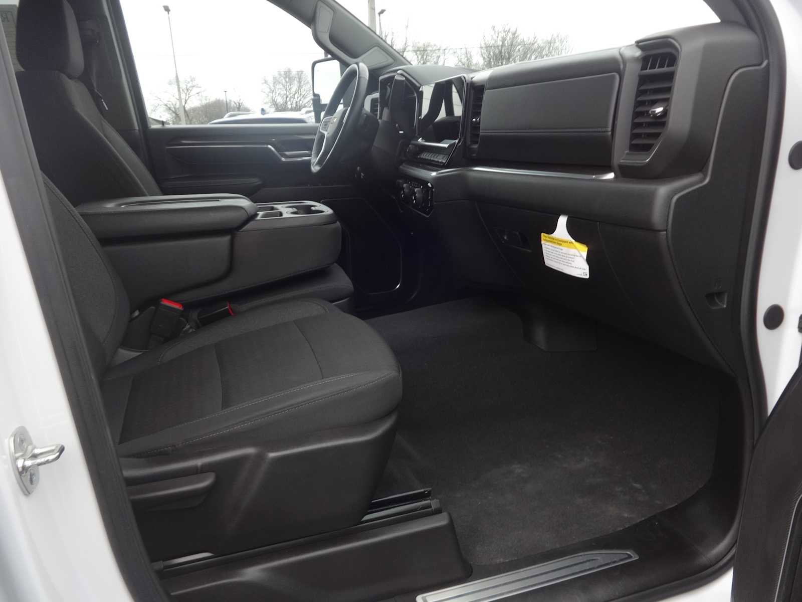 Used 2025 Chevrolet Silverado 3500 LT w/ Safety Package image 14