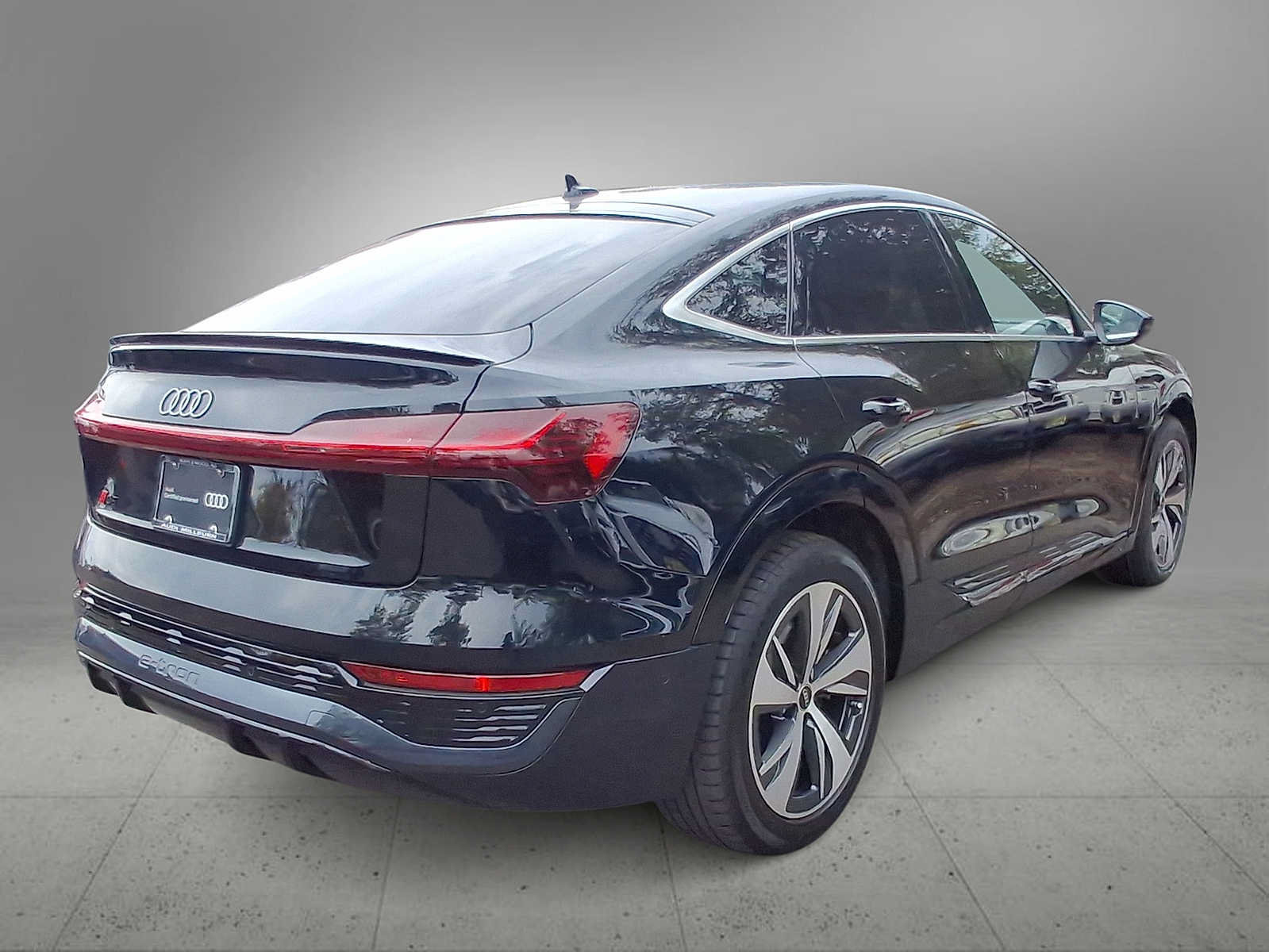 Certified 2024 Audi Q8 e-tron Prestige AWD/4WD image 8