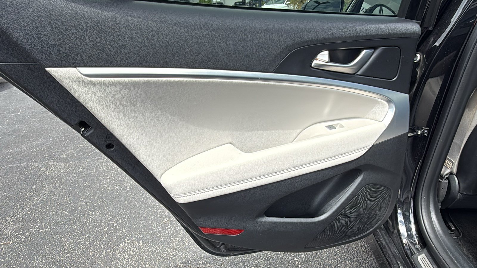 Used 2023 Genesis G70 2.0T RWD image 15