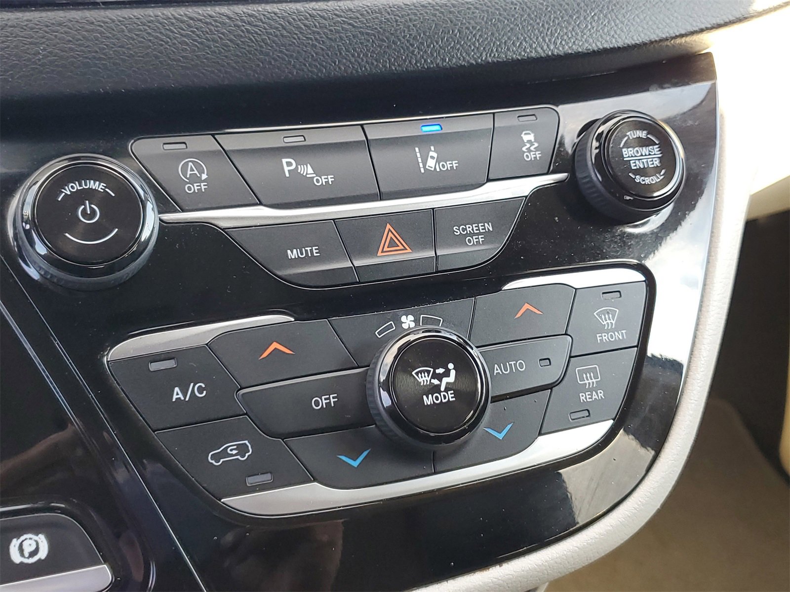 Used 2022 Chrysler Pacifica Touring-L image 23