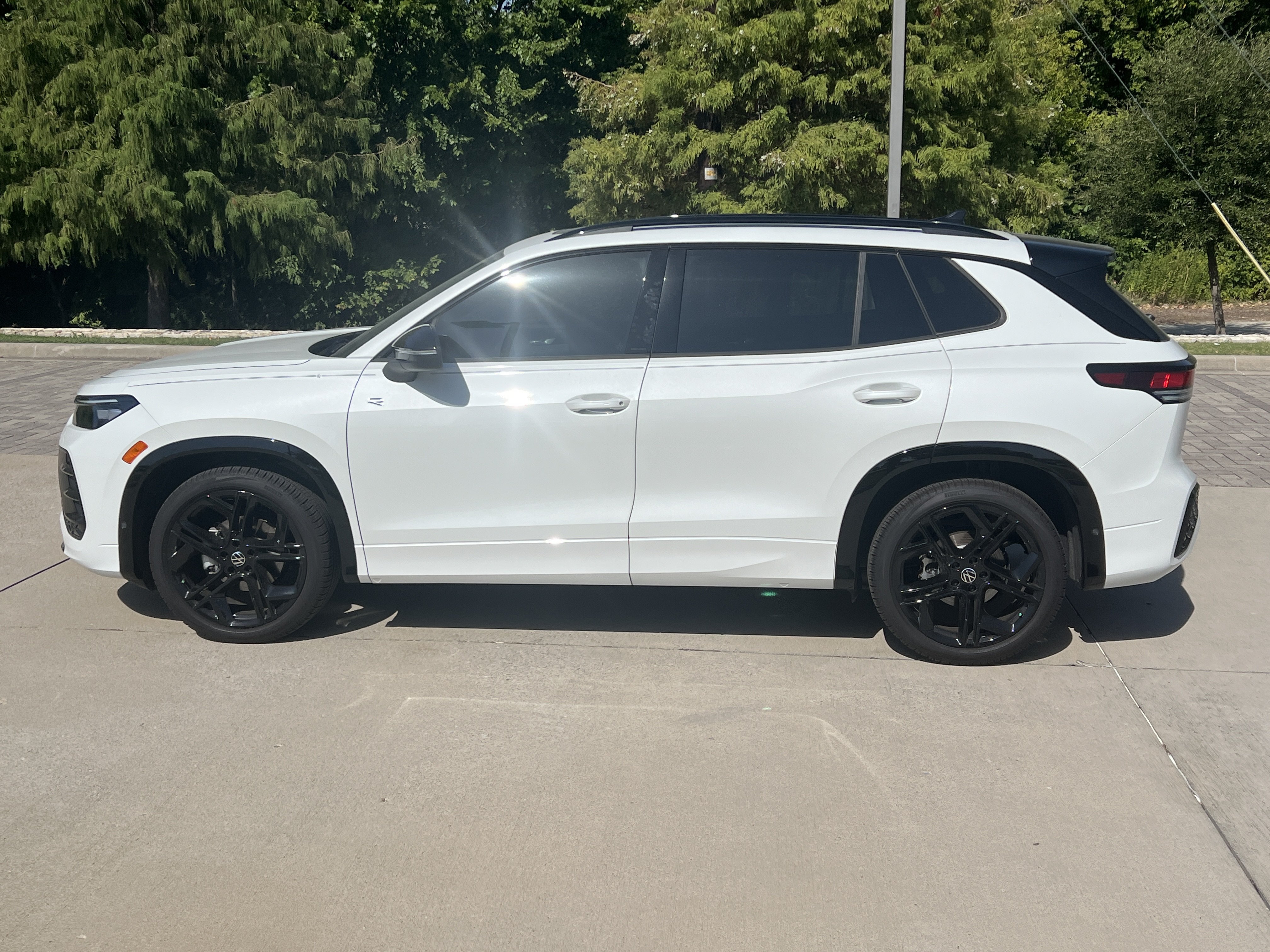 Certified 2026 Volkswagen Tiguan SE R-Line FWD image 6