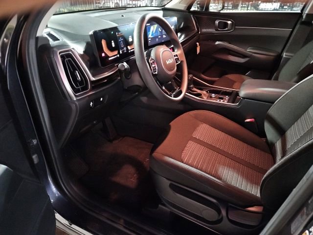 Used 2025 Kia Sorento LX image 27