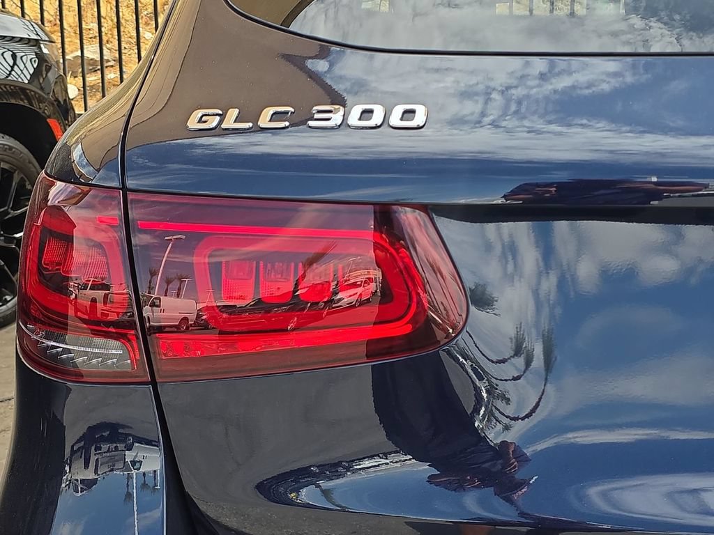 Used 2021 Mercedes-Benz GLC 300 4MATIC image 31