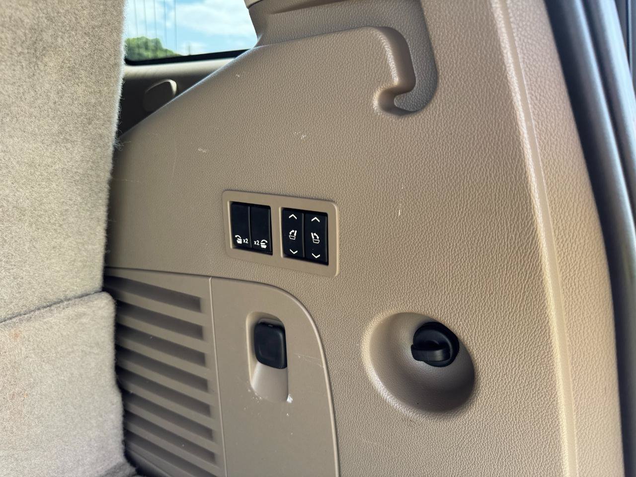 Used 2015 Chevrolet Tahoe LTZ RWD image 16