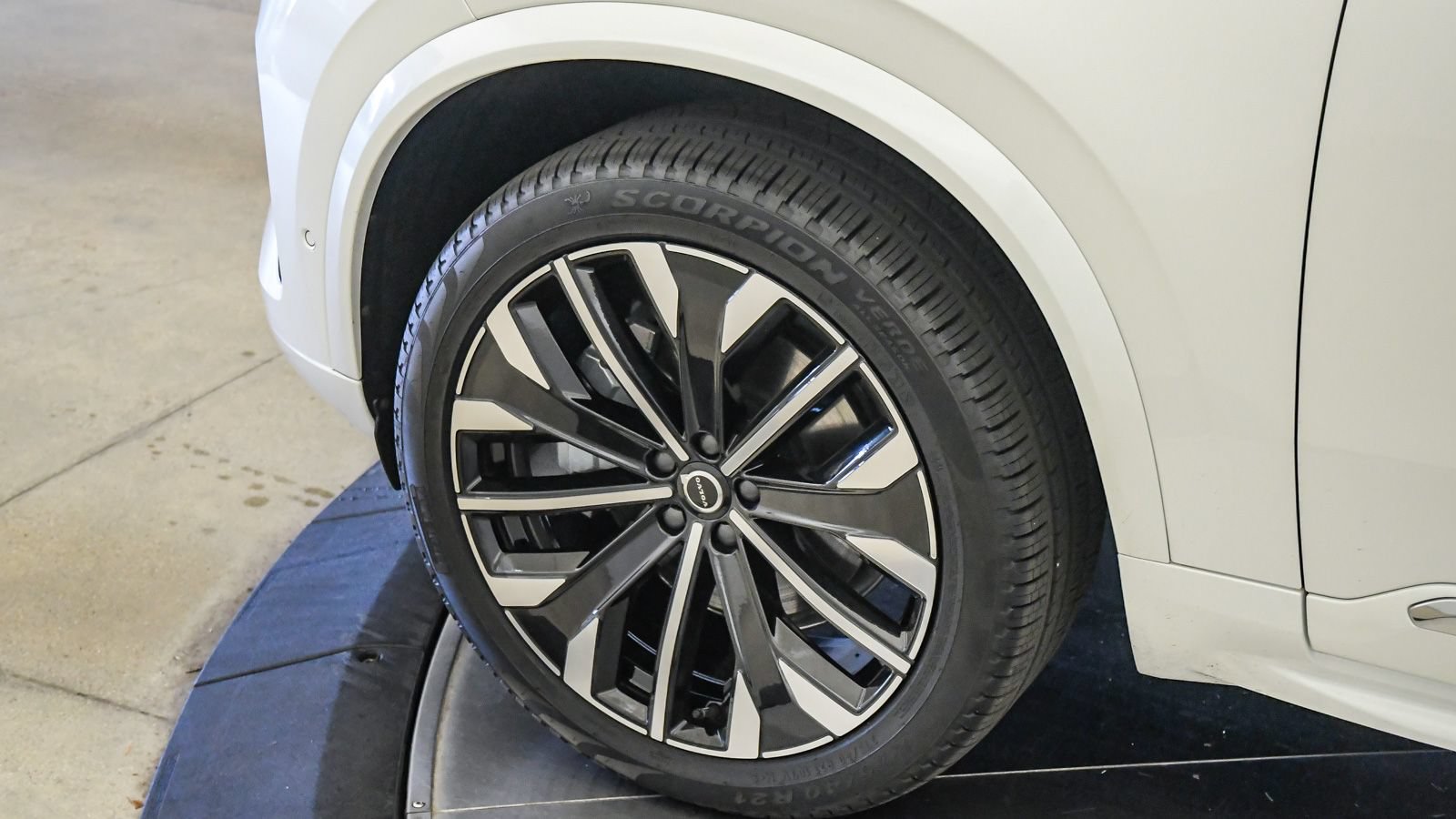 Used 2026 Volvo XC90 B6 Plus w/ Protection Package Premier AWD/4WD image 10
