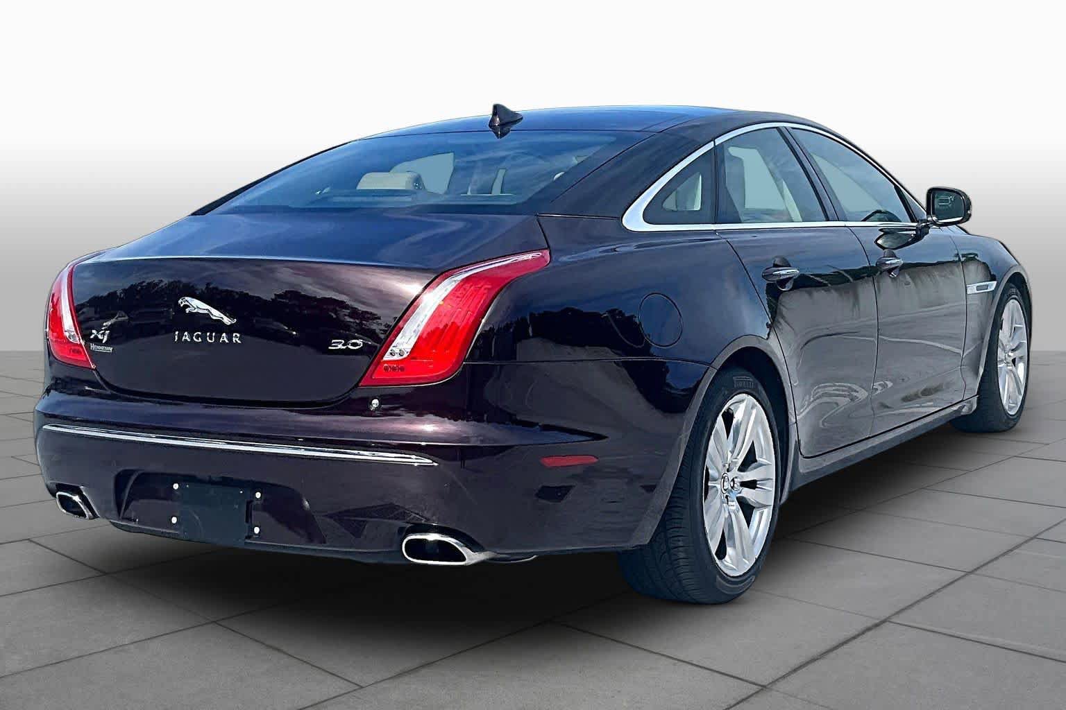 Used 2013 Jaguar XJ RWD image 13
