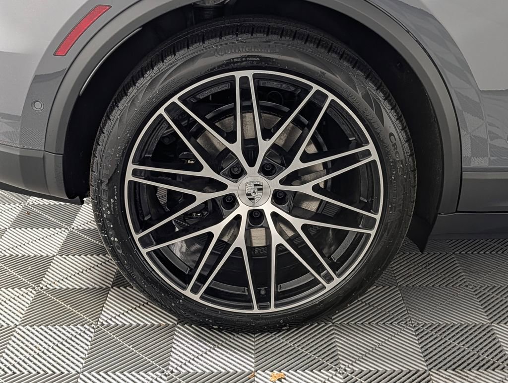 New 2026 Porsche Macan Electric image 14