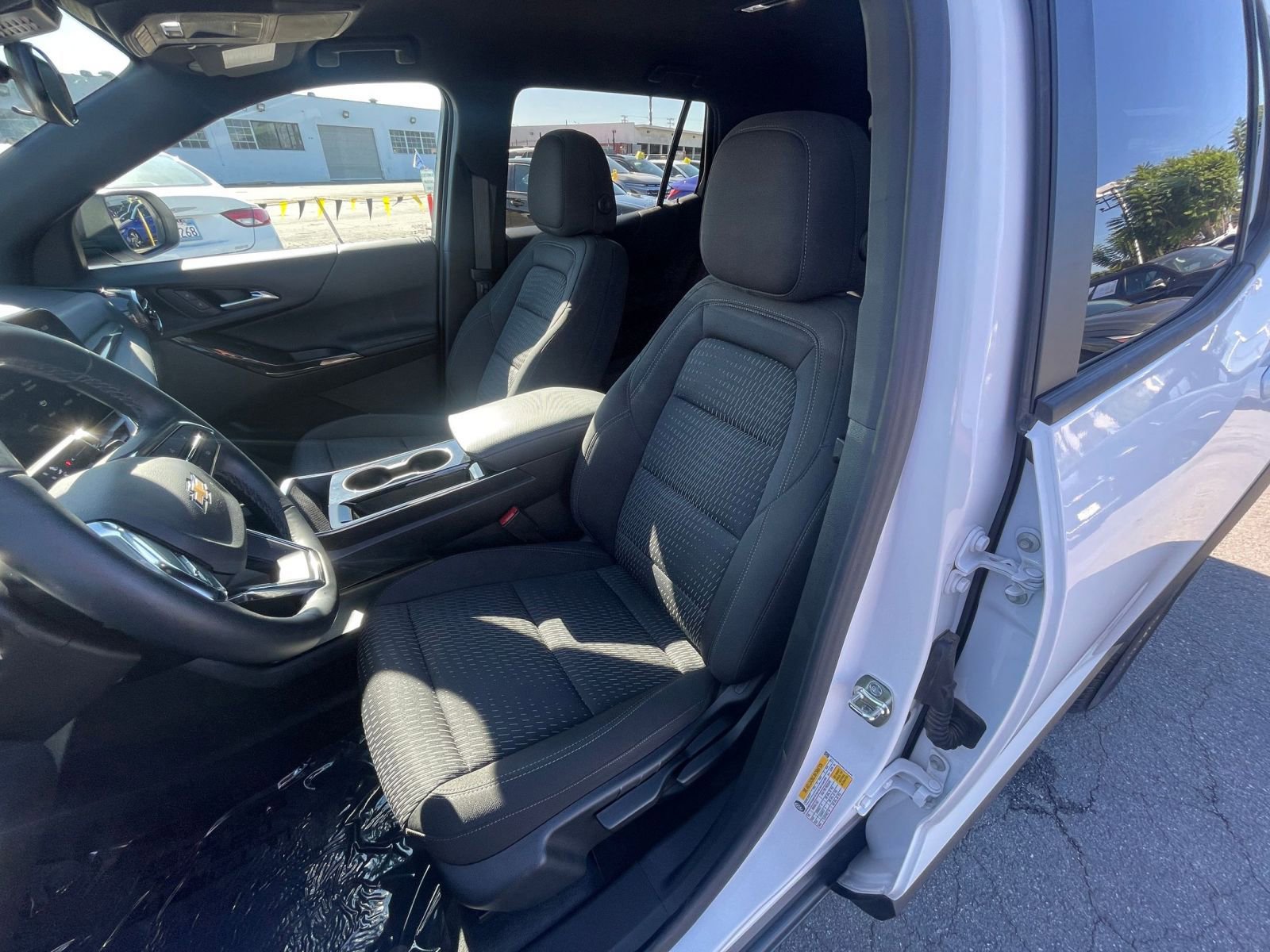 Used 2025 Chevrolet Equinox LT image 36