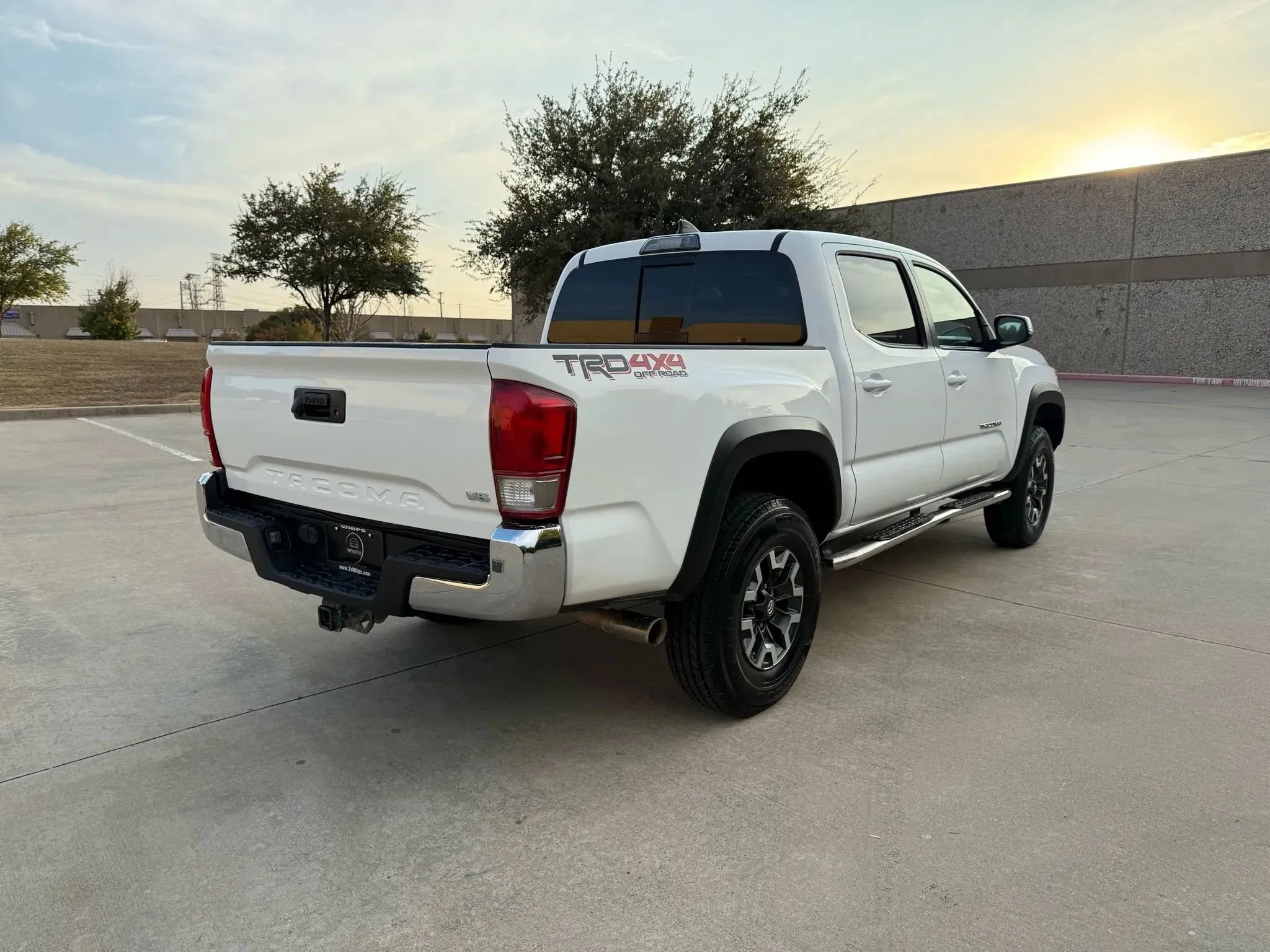 Used 2017 Toyota Tacoma TRD Off-Road w/ Tow Package (A/T) image 5