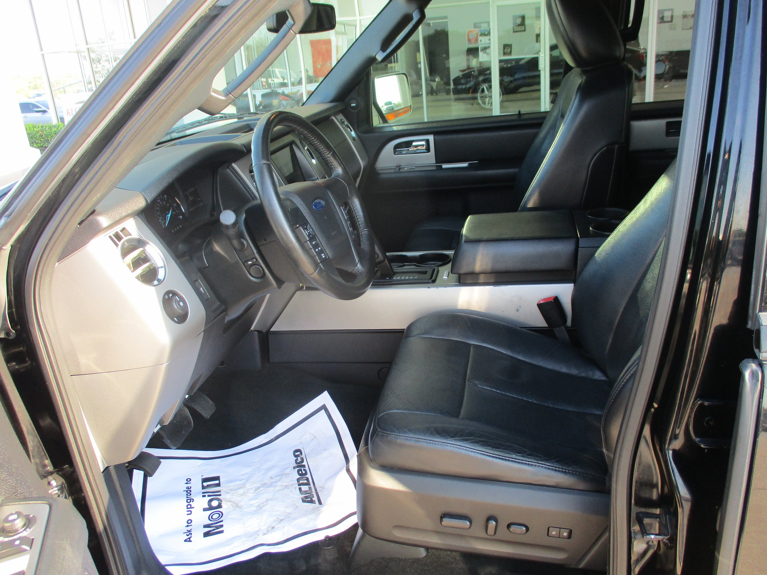 Used 2016 Ford Expedition XLT w/ Equipment Group 202A RWD image 4