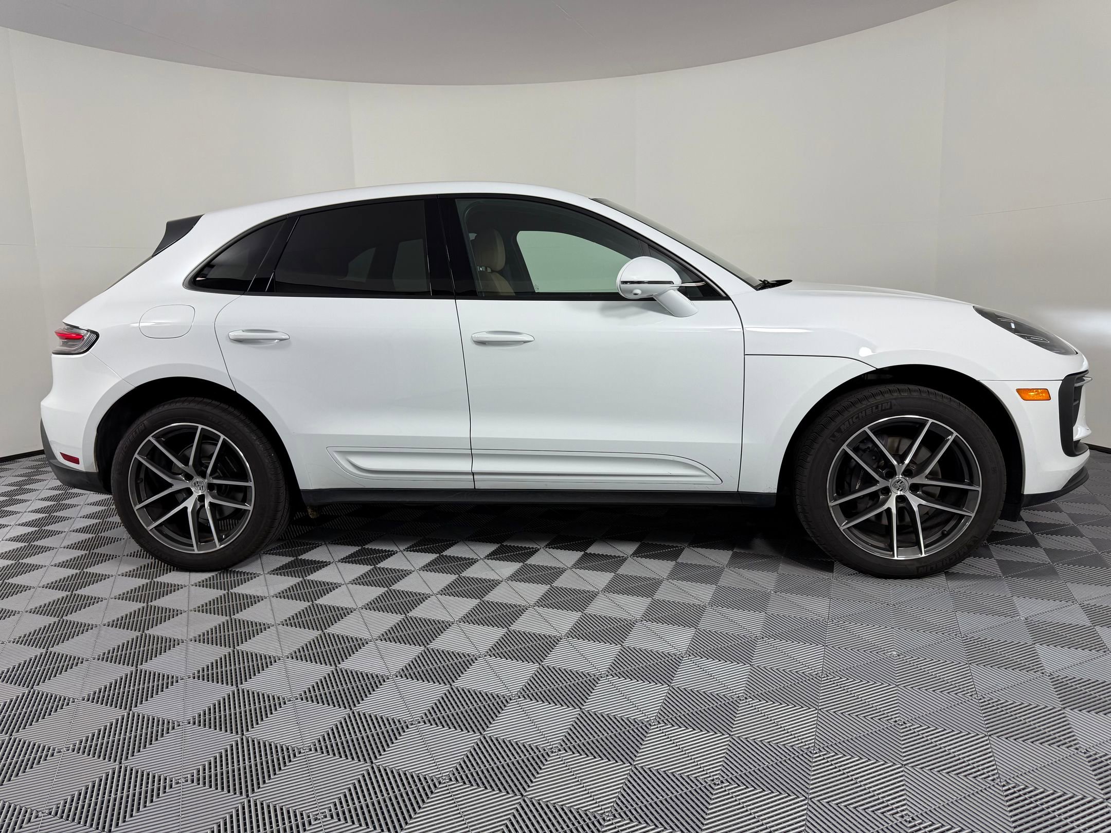 New 2025 Porsche Macan image 8