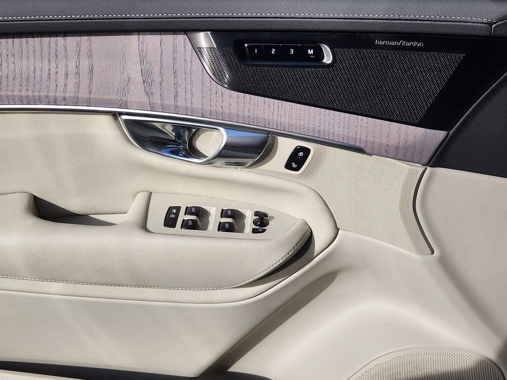 New 2026 Volvo XC90 T8 Ultra w/ Protection Package Premier image 12