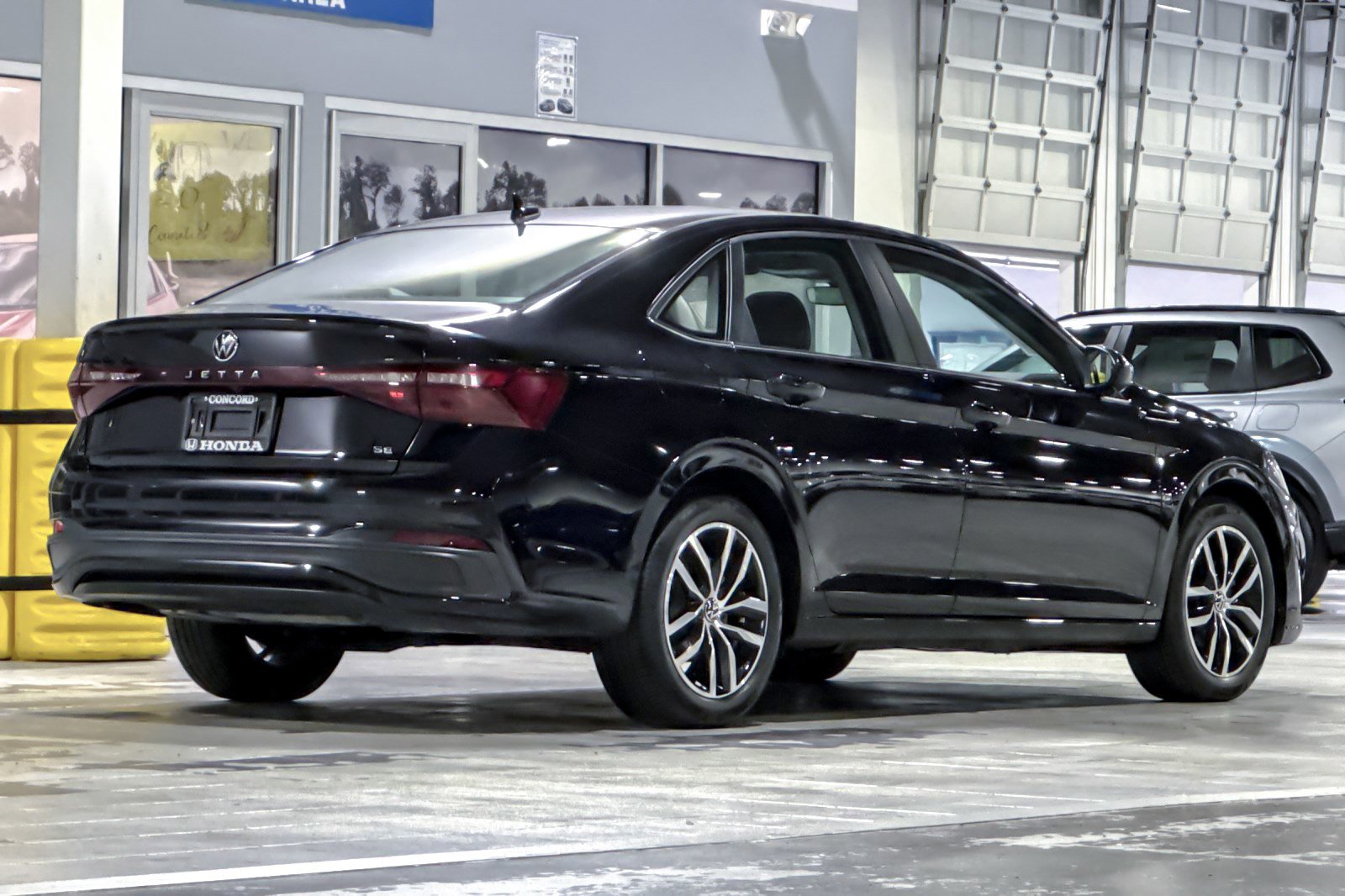Used 2025 Volkswagen Jetta SE FWD image 9