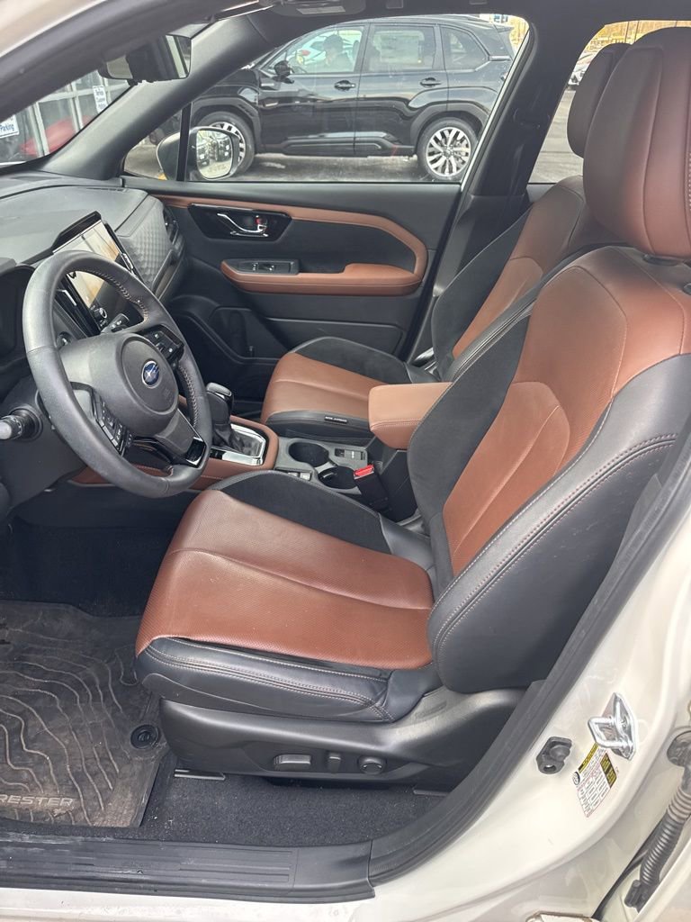 Used 2025 Subaru Forester Touring w/ Popular Package - Touring AWD/4WD image 2