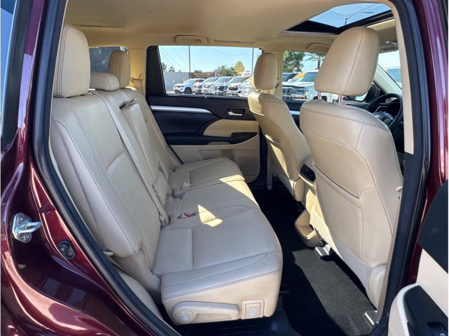 Used 2015 Toyota Highlander XLE AWD/4WD image 20