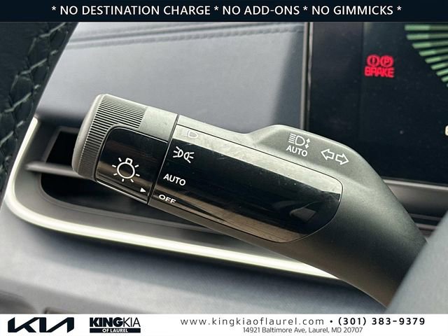 Used 2025 Kia Carnival EX image 11