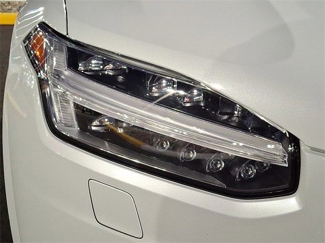 Used 2020 Volvo XC90 T6 Momentum w/ Protection Package Premier image 13