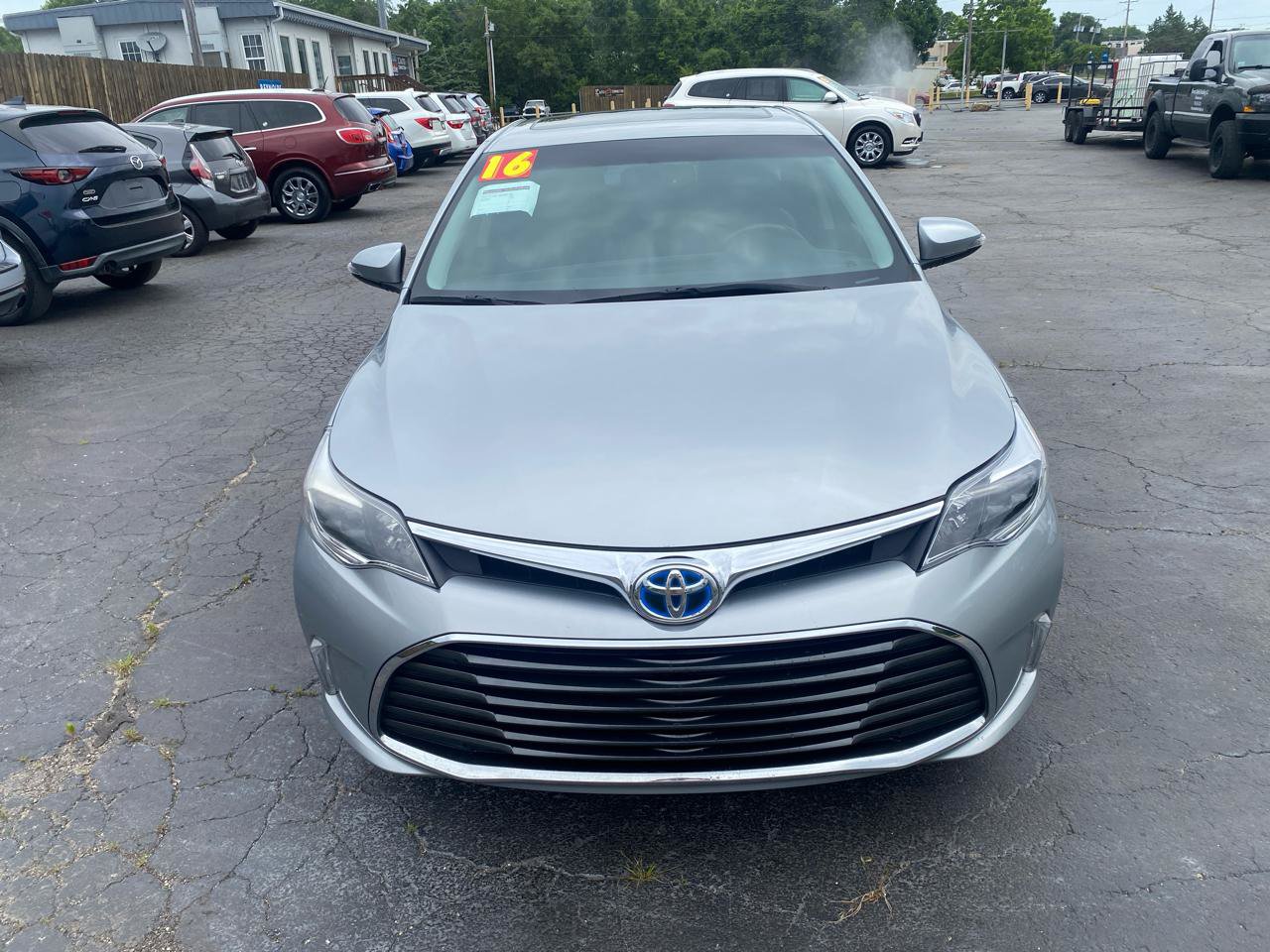 Used 2016 Toyota Avalon XLE Premium FWD image 2