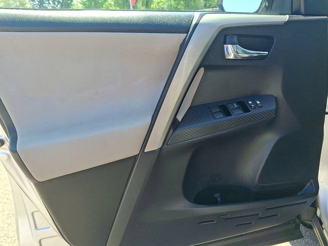 Used 2015 Toyota RAV4 XLE AWD/4WD image 12