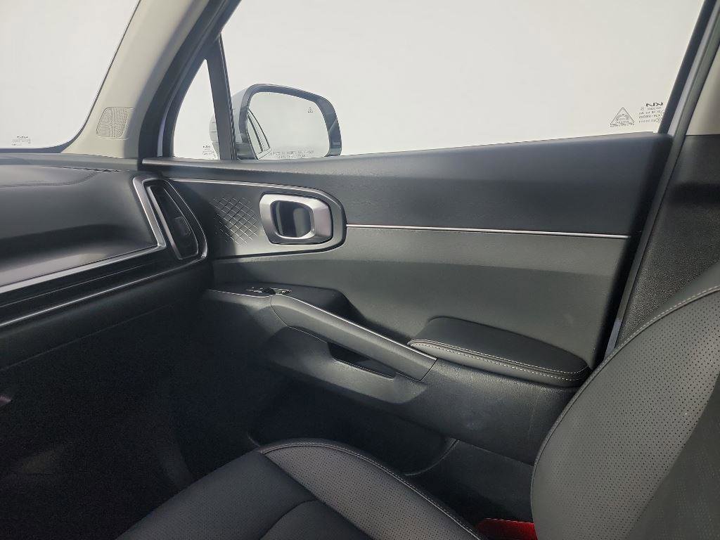 Certified 2025 Kia Sorento EX w/ Panoramic Sunroof Package image 22