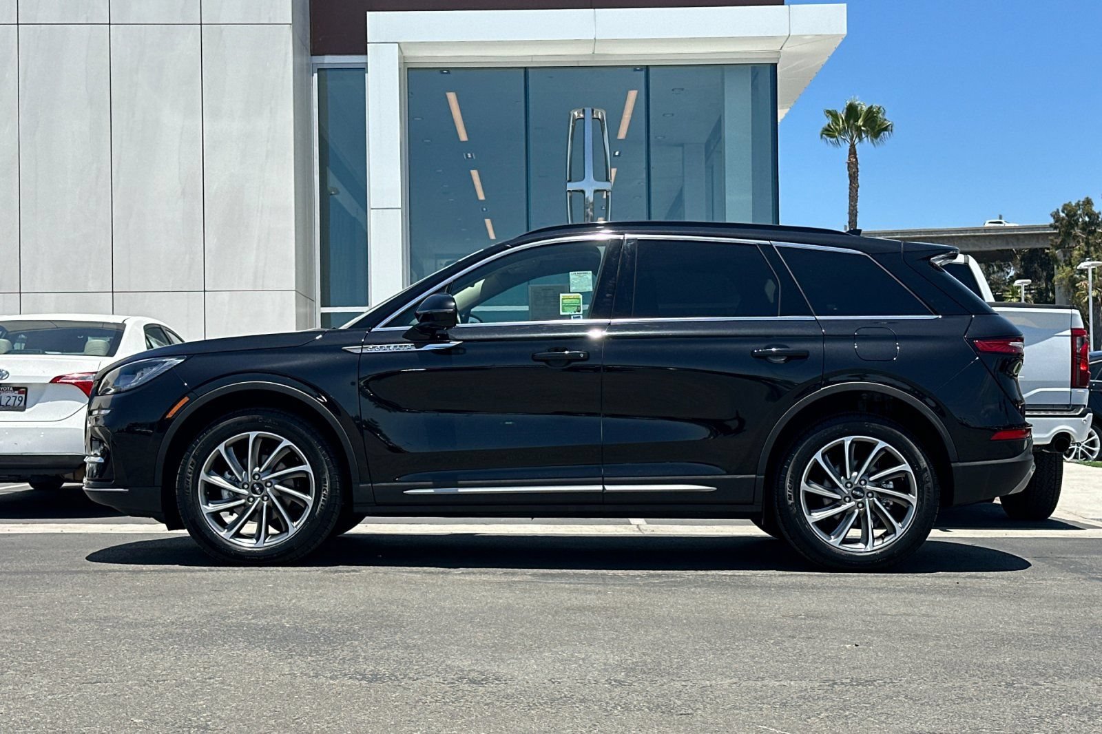 Certified 2025 Lincoln Corsair AWD w/ Equipment Group 101A image 6