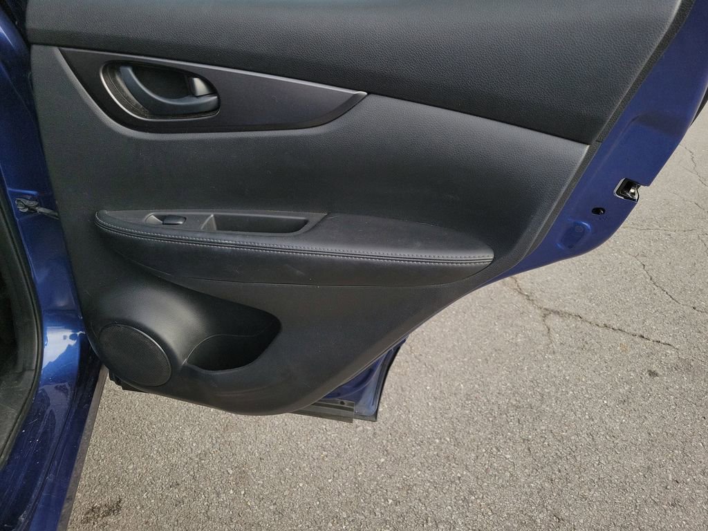 Used 2022 Nissan Rogue Sport S image 34