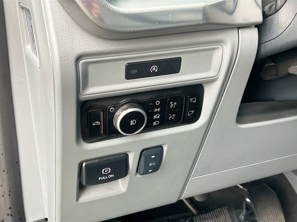 Used 2025 Ford F150 Lariat w/ Equipment Group 502A High image 10