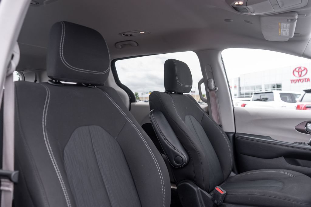 Used 2023 Chrysler Voyager LX FWD image 13