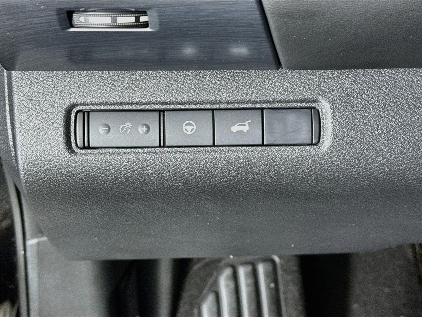 Used 2024 Nissan Pathfinder SL FWD image 10