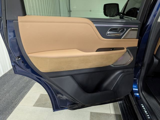 Used 2025 INFINITI QX80 Sensory AWD/4WD image 9