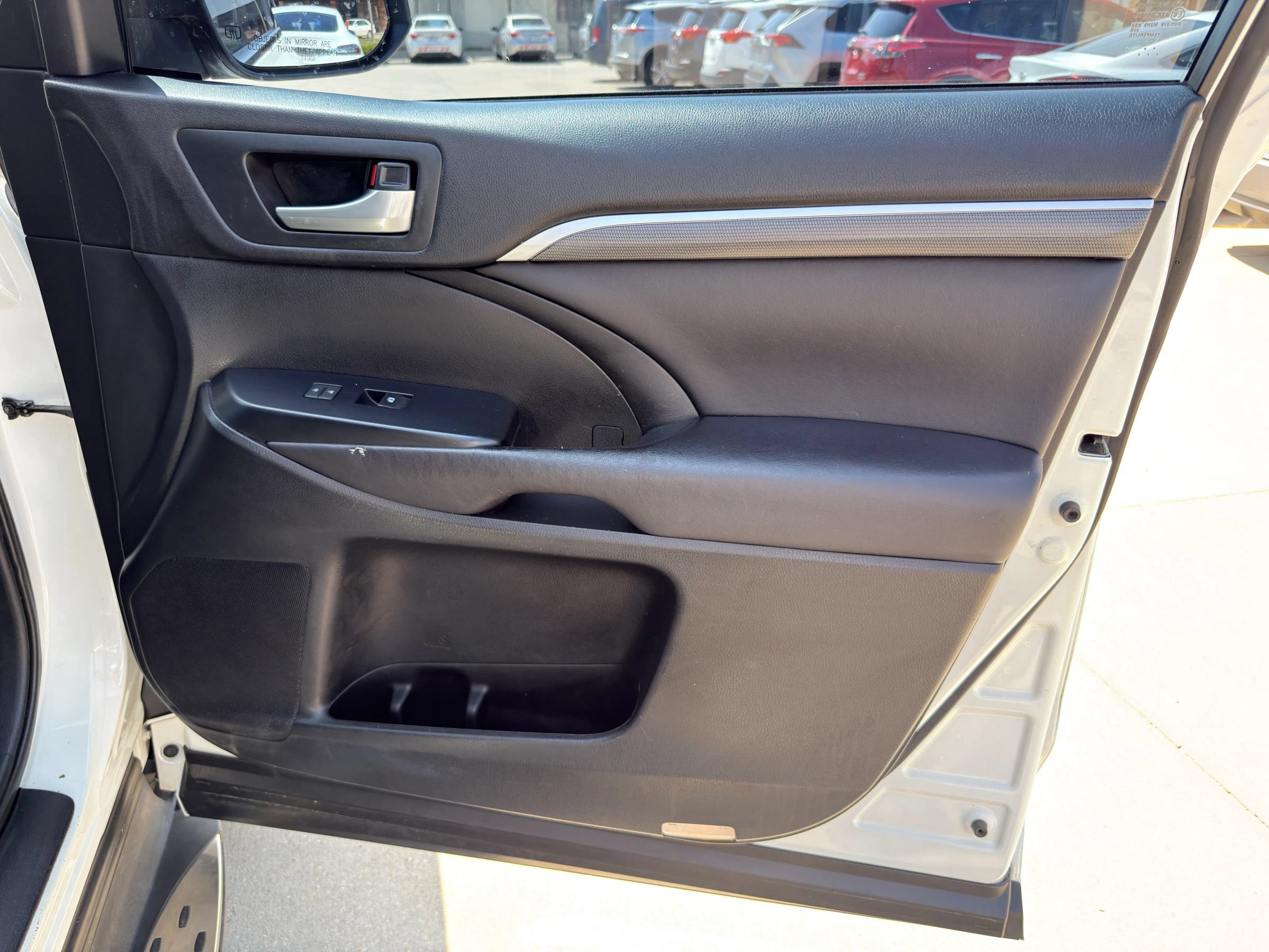Used 2017 Toyota Highlander XLE FWD image 37