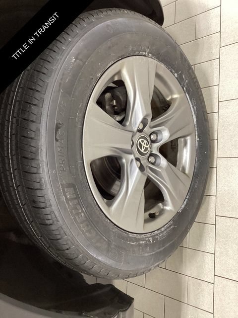 Used 2025 Toyota RAV4 XLE AWD/4WD image 22