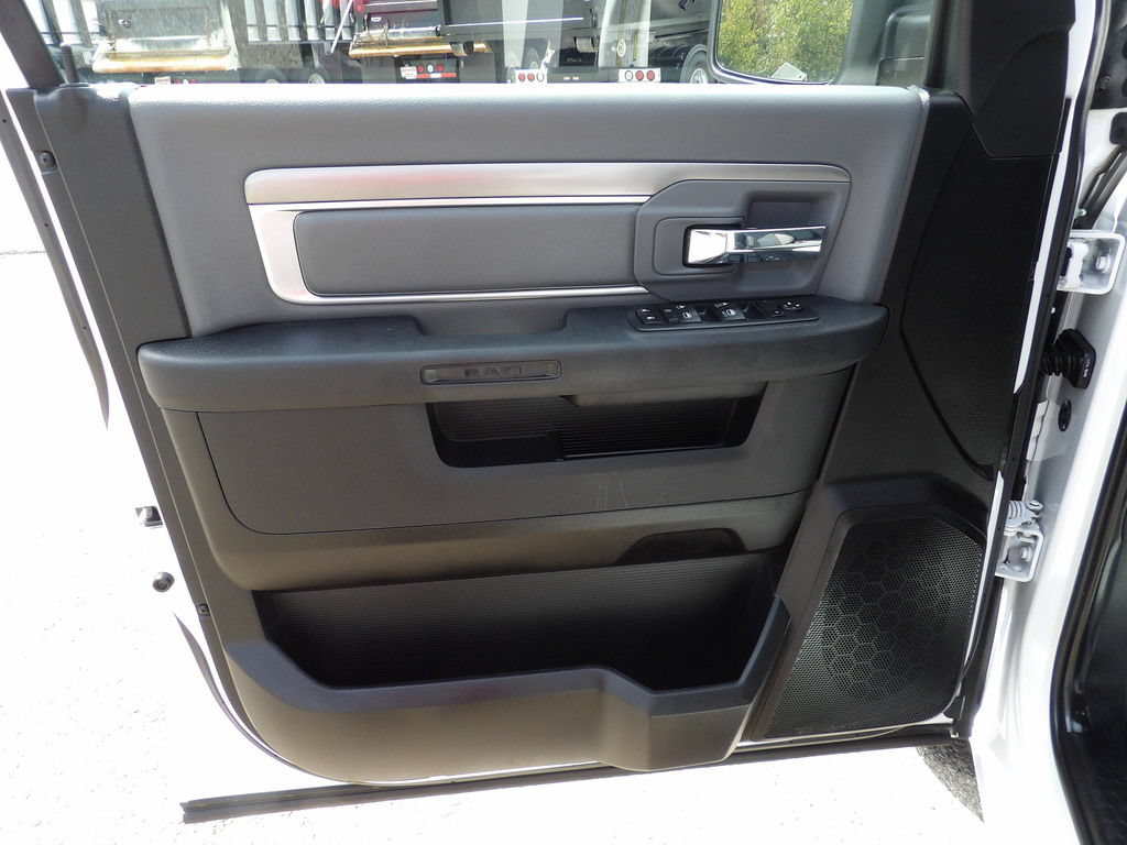 Used 2022 RAM 1500 Classic SLT RWD image 14