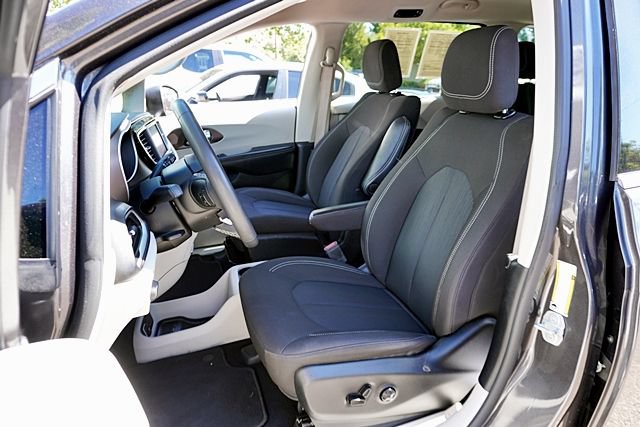 Used 2022 Chrysler Voyager LX FWD image 15