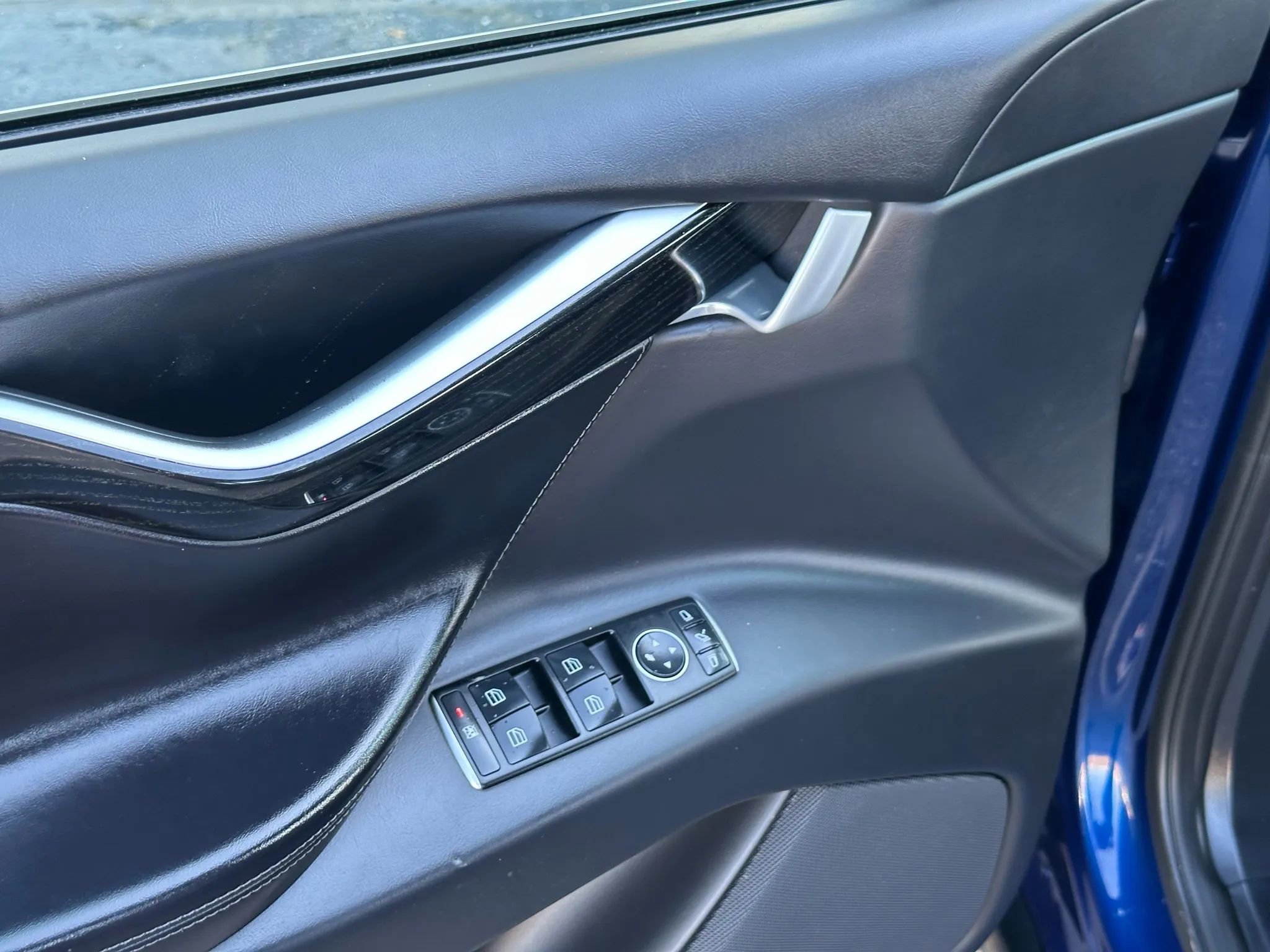 Used 2016 Tesla Model X 60D image 12