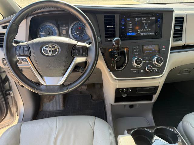 Used 2015 Toyota Sienna XLE FWD image 15