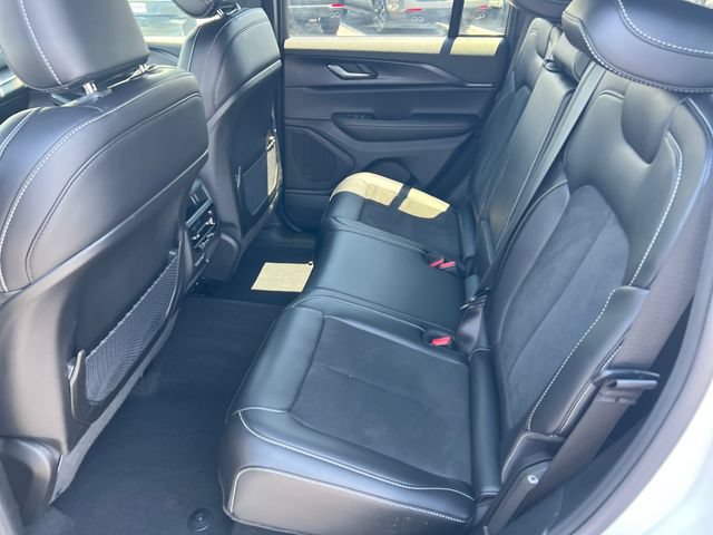 Used 2025 Jeep Grand Cherokee Altitude AWD/4WD image 22