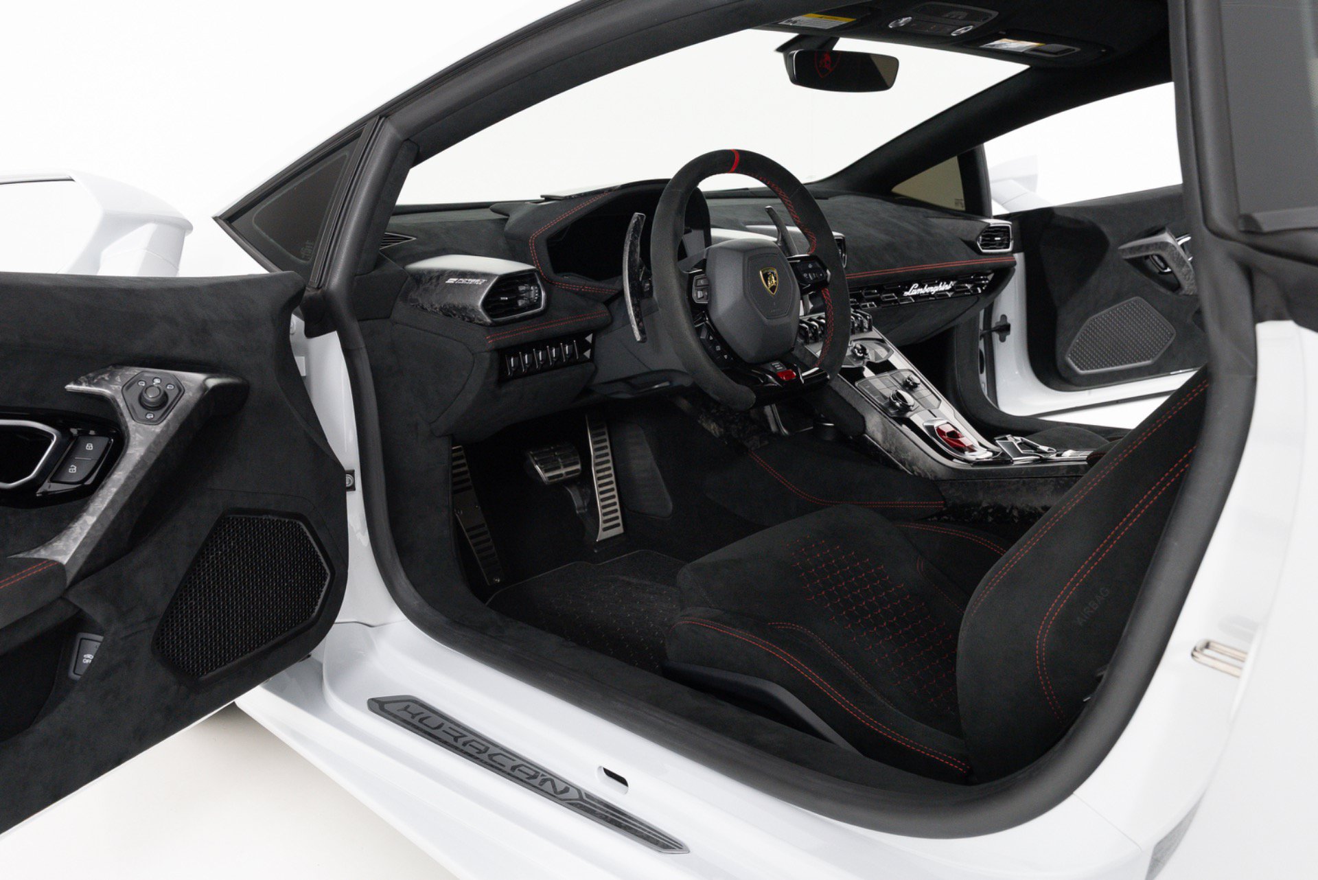 Used 2018 Lamborghini Huracan Performante AWD/4WD image 4