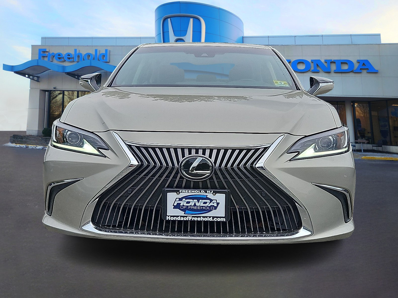 Used 2021 Lexus ES 250 w/ Premium Package AWD/4WD image 2