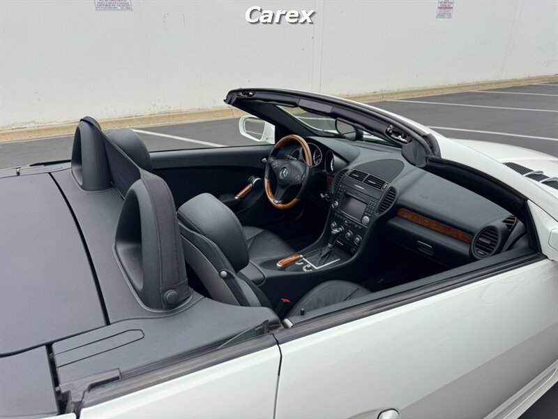 Used 2010 Mercedes-Benz SLK 350 image 5