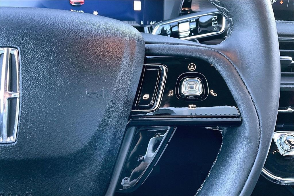 Used 2025 Lincoln Corsair Reserve image 19