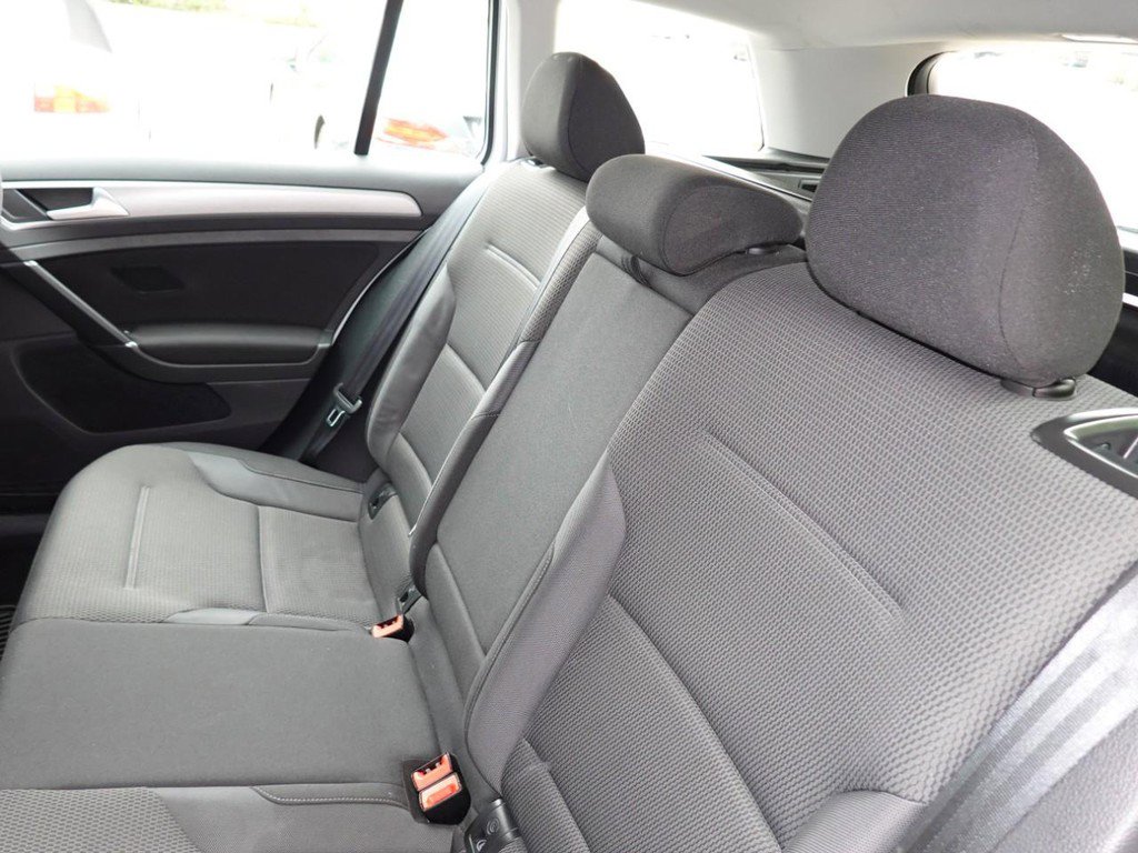 Used 2017 Volkswagen Golf S image 17